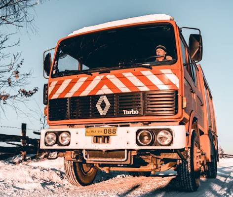 How to Choose the Right HGV Driver Training Provider: 6 Essential Factors to Consider